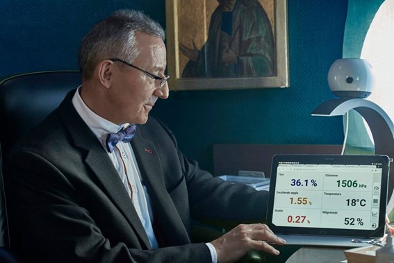 Doctor reviewing normobaric chamber data on a tablet screen, showing oxygen levels, temperature, and pressure values.