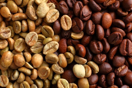 Roasted coffee beans representing food browning and advanced glycation processes.